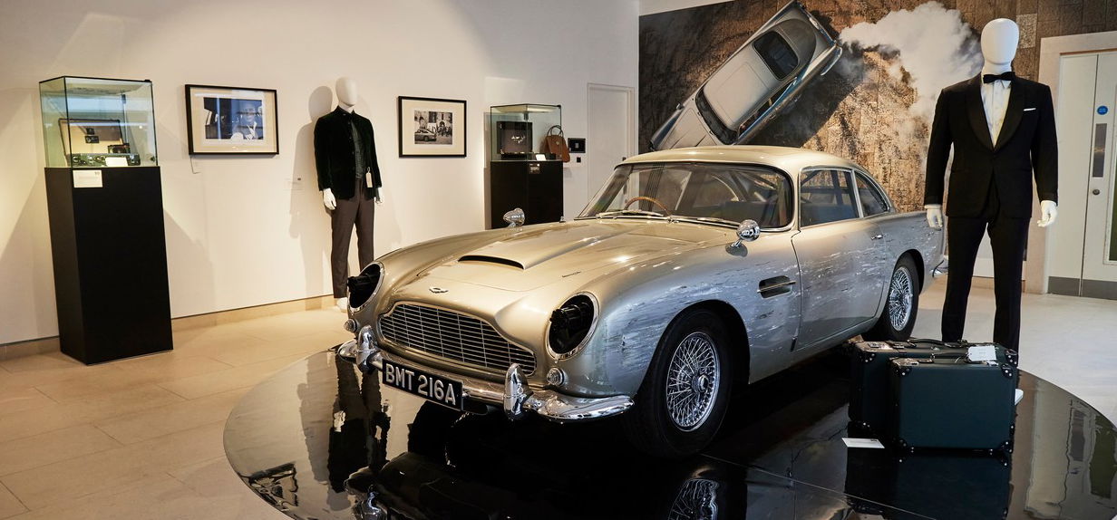 Hoppá: 1,4 milliárdért kelt el James Bond leharcolt Aston Martinja