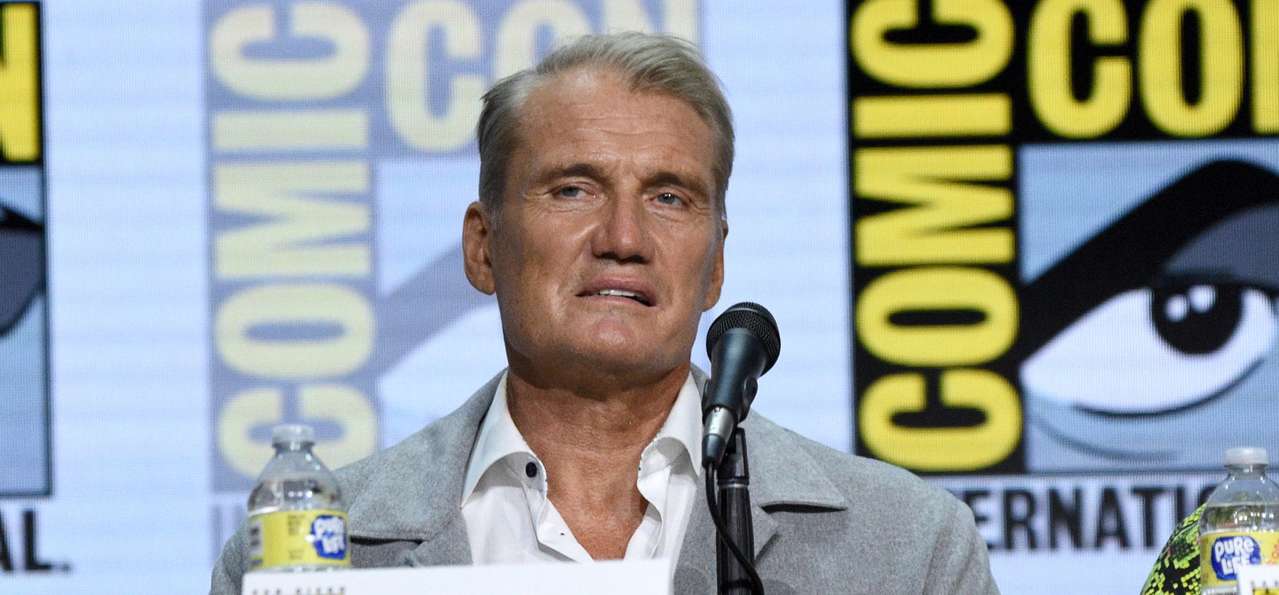 Csak mankóval tud járni Dolph Lundgren, megdöbbentő fotók készültek a népszerű akcióhősről