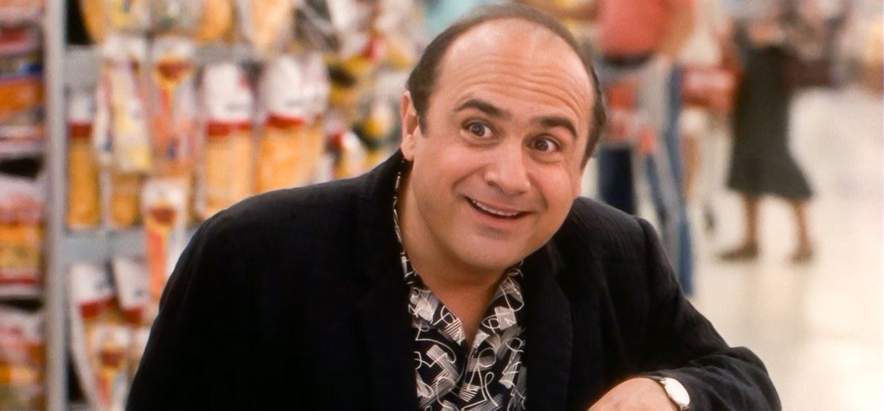 Mi az: 147 centis és már több évtizede nevettet minket? Bizony, a szülinapos Danny DeVito!