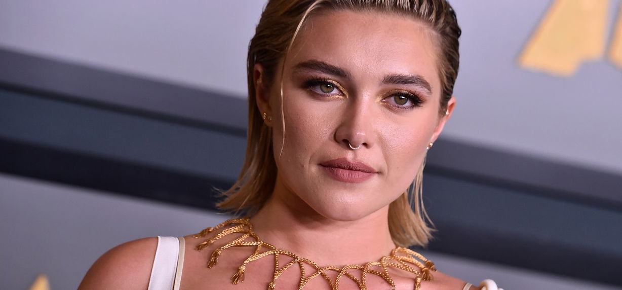 Melltartó nélkül ment shoppingolni Florence Pugh, egy lesifotós megörökítette a látványt