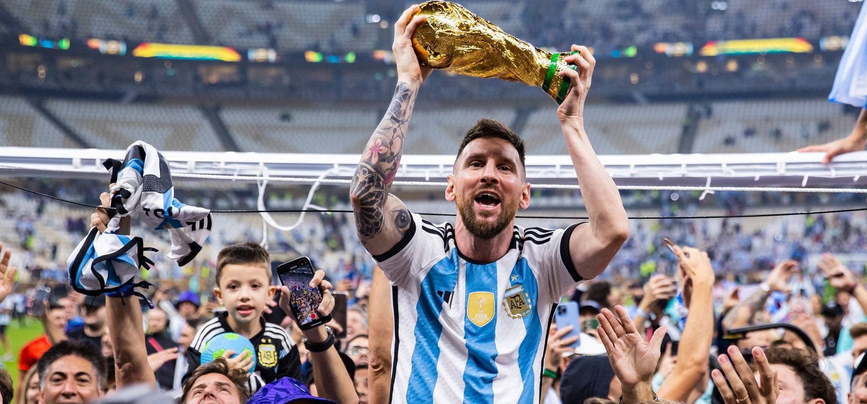 Lionel Messi a csodás feleségével és a gyerekivel ünnepelte meg, hogy még nagyobb legenda lett