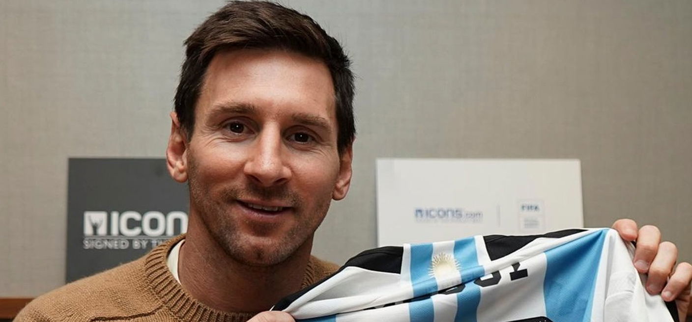 Messi nem a feleségét vitte ágyba, Brtiney Spears pedig újra mellmarkolászós fotót töltött fel
