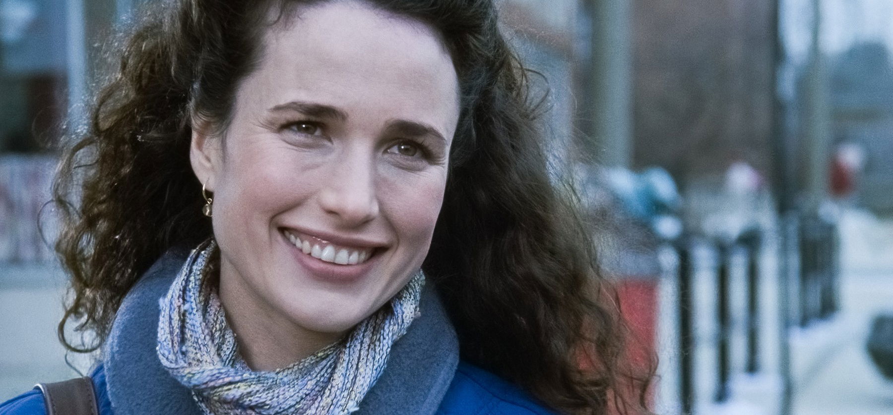 Emlékszel még az Idétlen időkig gyönyörű sztárjára? Így néz ki most, ősz hajjal a 64 éves Andie MacDowell