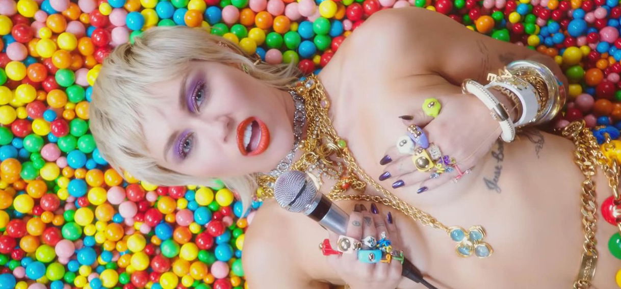 Miley Cyrus a villantások és a bosszú igazi királynője