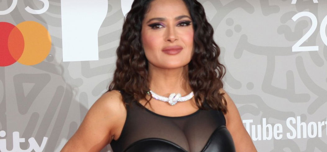 Mellek harca: Salma Hayek vagy Ellie Goulding volt dögösebb a díjátadón?