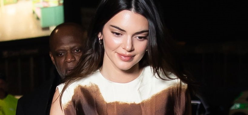 Kendall Jenner úgy néz ki, mintha leöntötték volna kakaóval