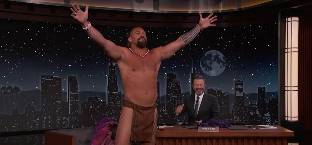 Vetkőzéssel tisztelgett Jason Momoa Jimmy Kimmel műsorában