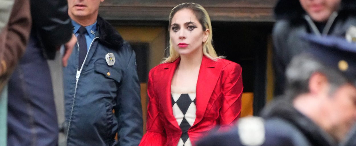 Lady Gaga elfoglalja Gotham Cityt Harley Quinnként!