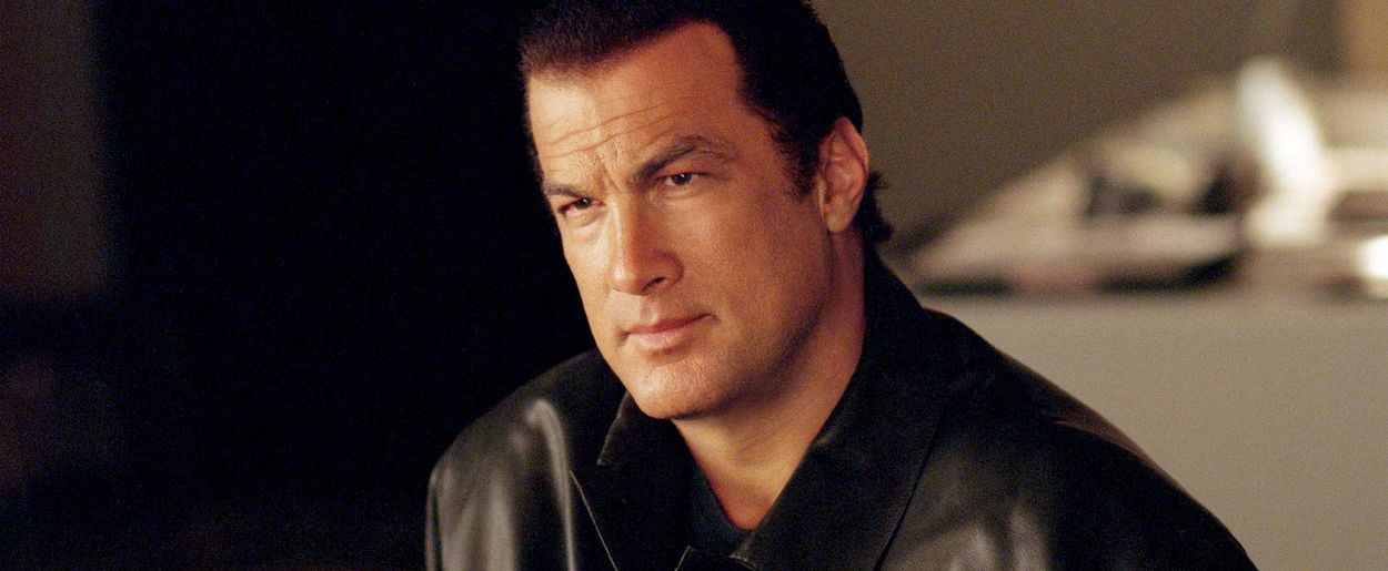 Steven Seagal: 10 érdekesség a faarcú akcióhősről, akit mindenki utál Hollywoodban