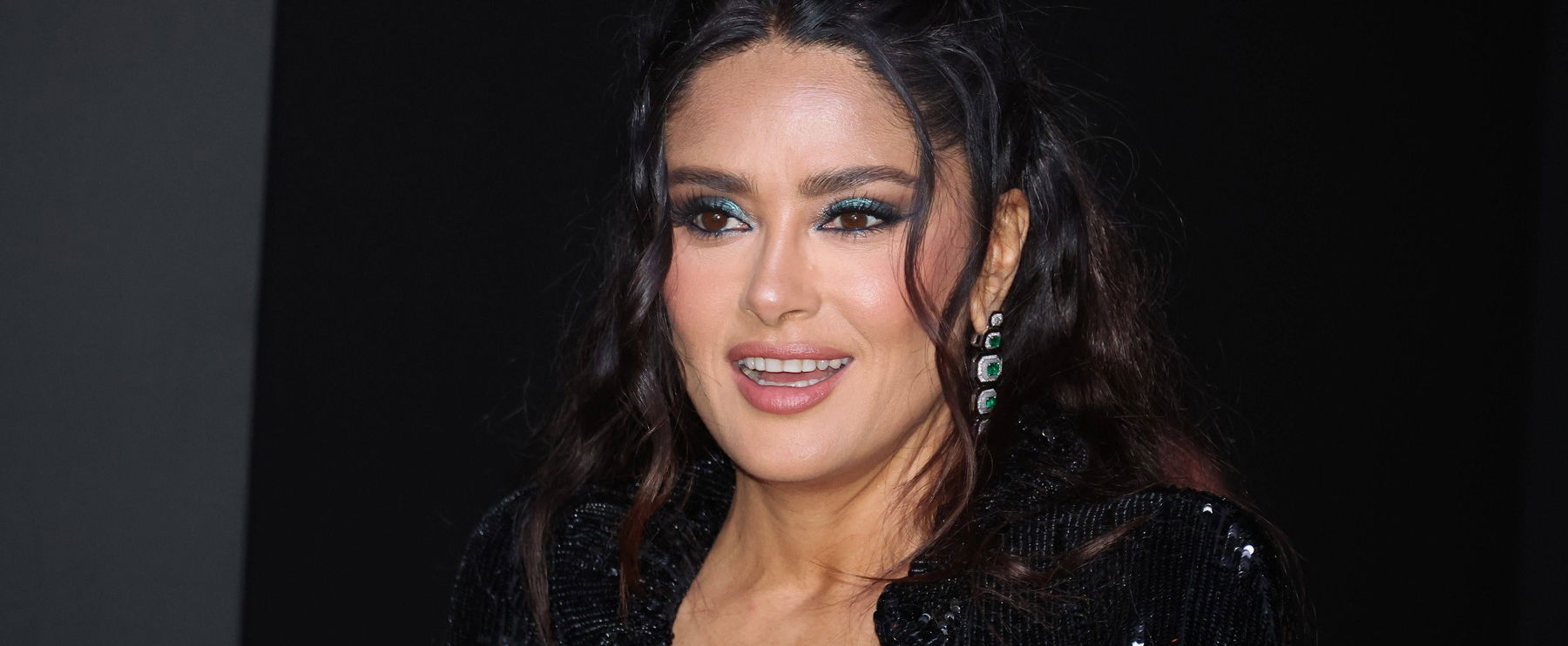 Salma Hayek gigadekoltázsa letarolta Cannes-t, 56 évesen is mindenkit lenyűgöz a színésznő