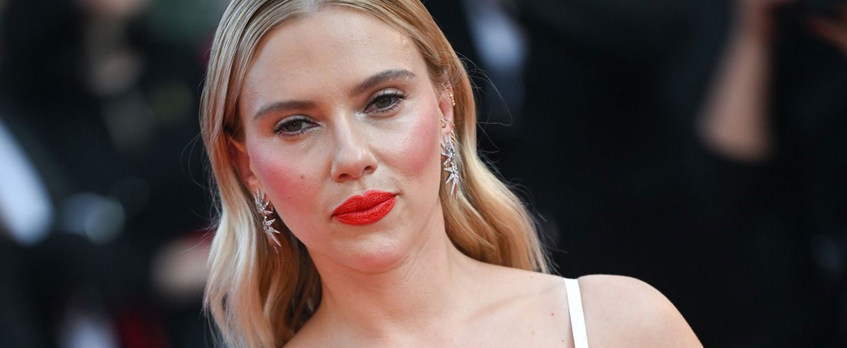 Így néz ki a gyönyörű Scarlett Johansson férje, aki mások megnevettetéséből él