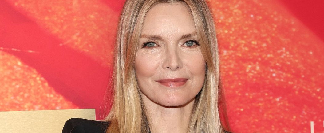 Michelle Pfeiffer 65 évesen is bárkit lepipál a szépségével, így néz ki most A sebhelyesarcú sztárja