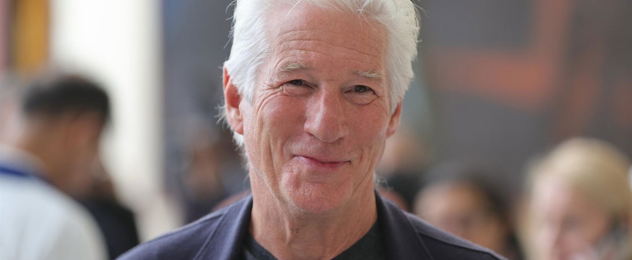 Richard Gere 73 évesen is döbbenetesen jóképű, így néz ki most a Micsoda nő sztárja