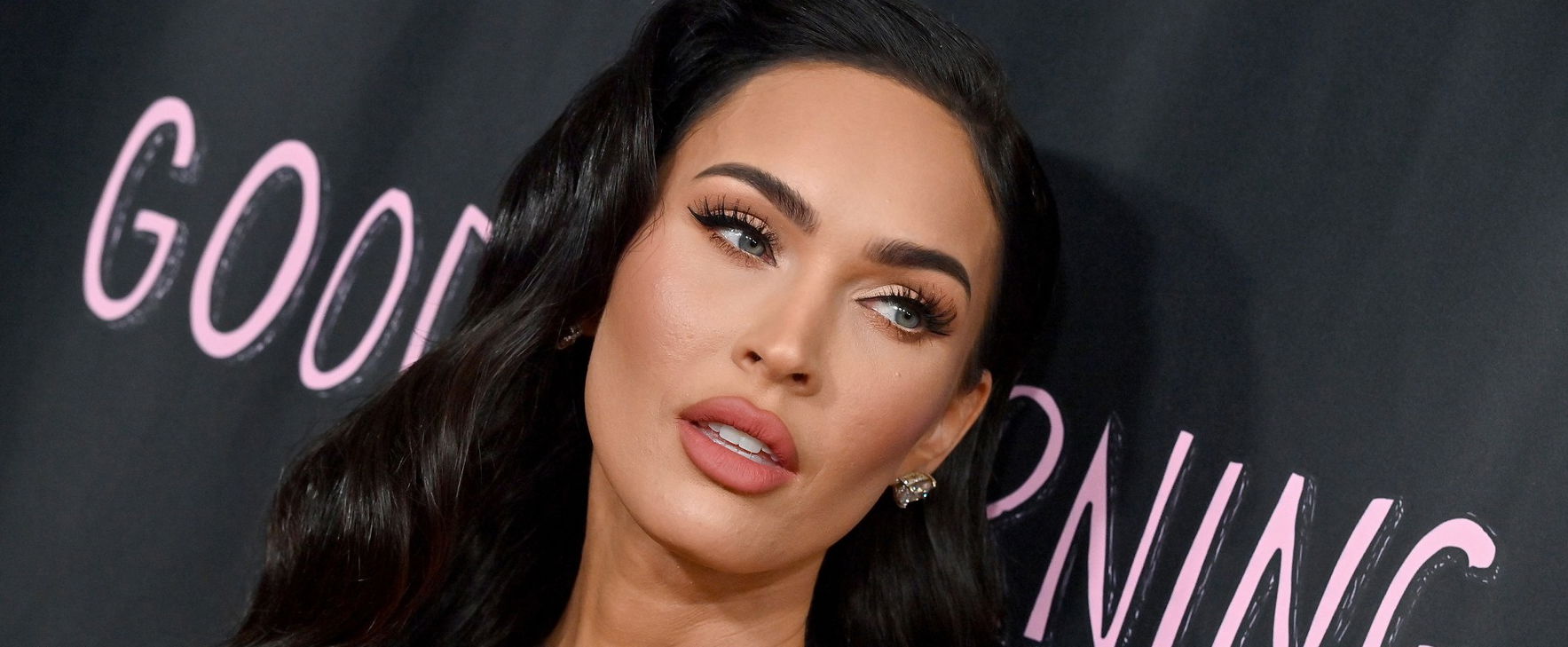 Megan Fox nem akart bugyit felvenni, Gigi Hadid keblei pedig csaknem kiesnek a bikinifelsőből