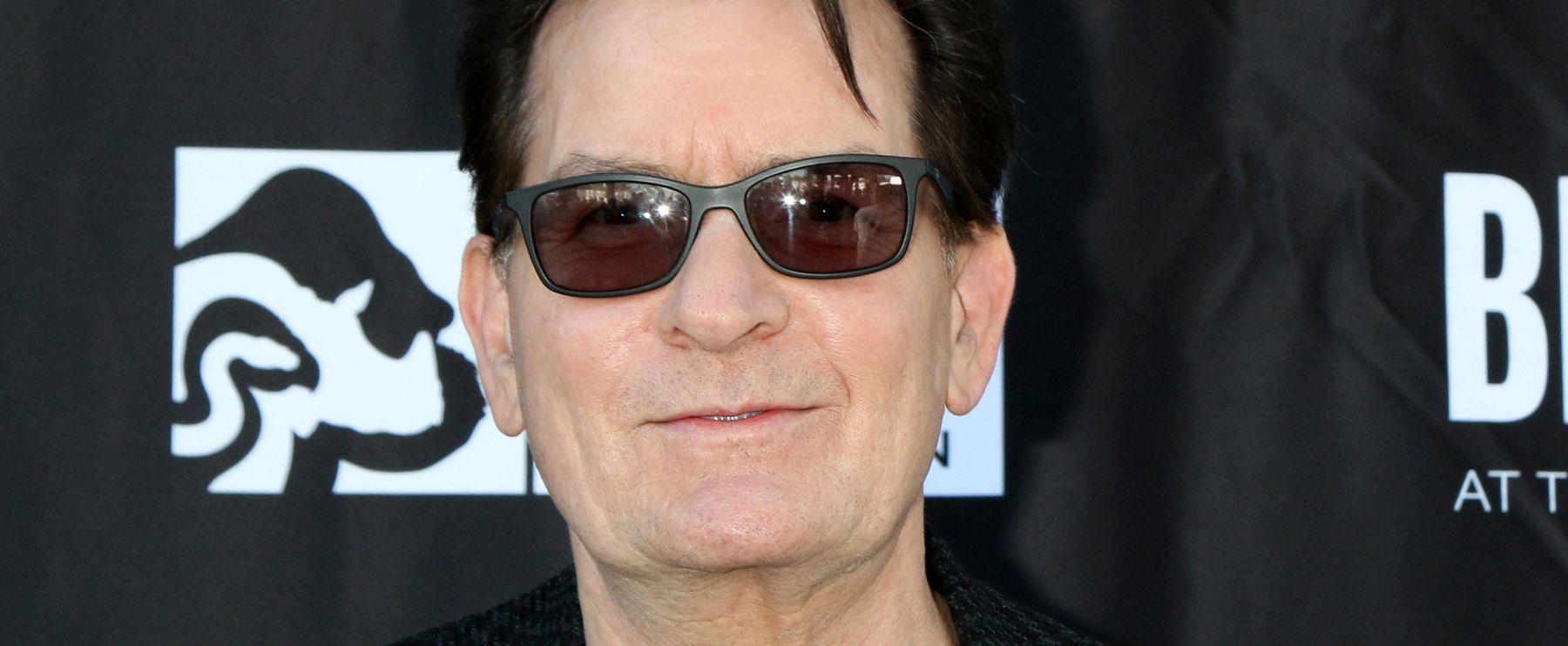 Friss lesifotókon Charlie Sheen, így néz ki most a Két pasi meg egy kicsi botrányos sztárja