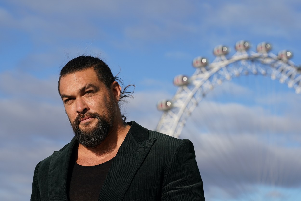 Mindenki ledöbbent: Jason Momoa megjelent az Aquaman magyar premierjén?